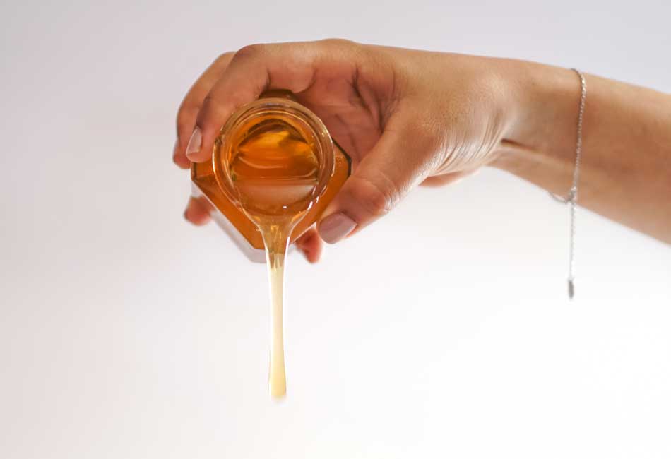 Faire soi-même de la crème pour les lèvres - recette au miel